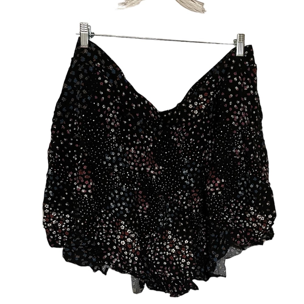 Torrid skirt black floral mini skirt